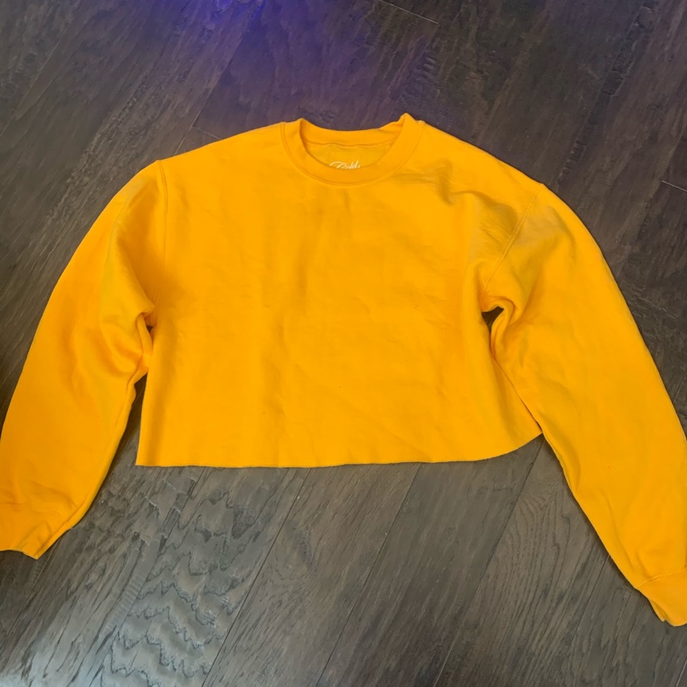 CROPPED yellow crew neck